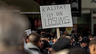 Schild bei Demonstration in Hamburg